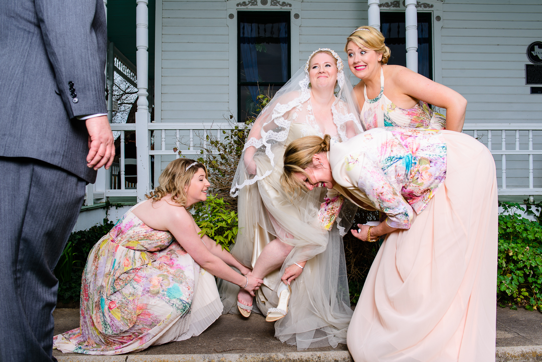 Austin-Wedding-Photographer-Barr-Mansion-funny-getting-ready-bride