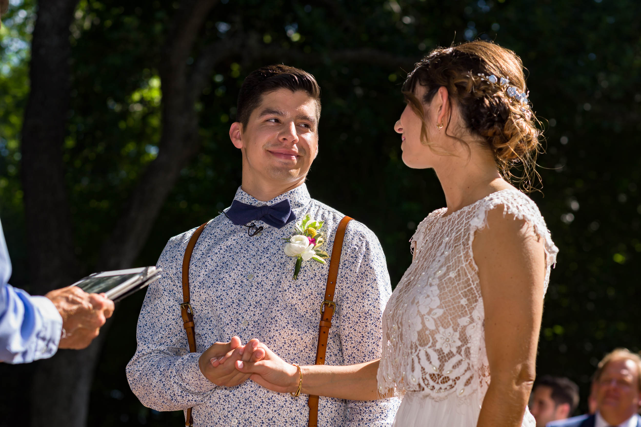 Austin-Wedding-Photographers-texas-ceremony-groom-bride-outdoor-summer