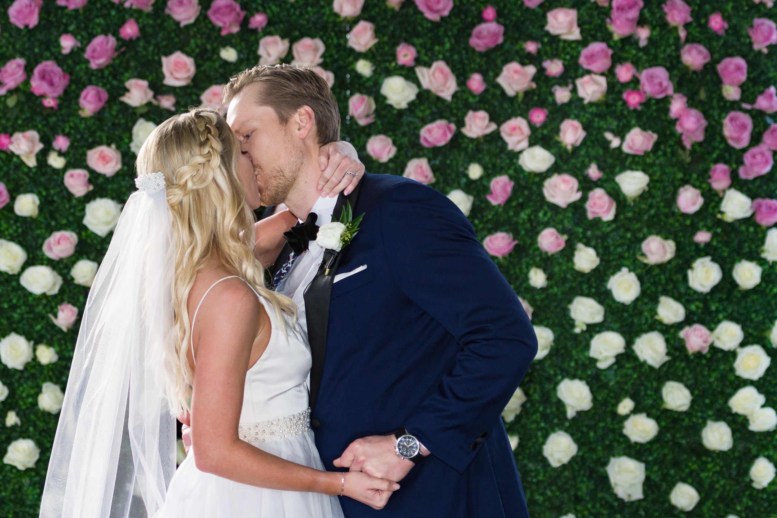 Austin-wedding-photographers-brazos-hall-downtown-kiss-ceremony-flower-wall-roses-2