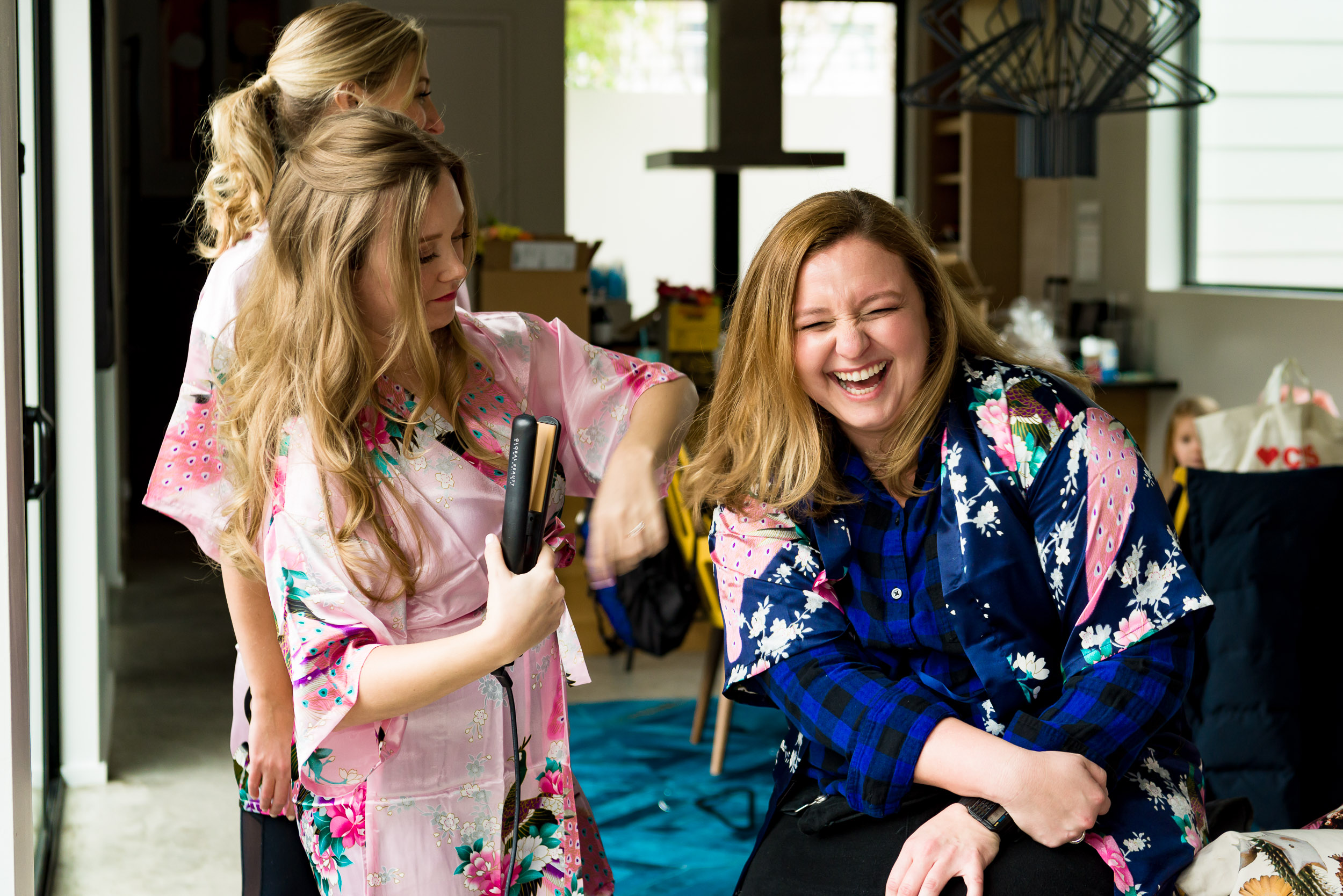 Austin-wedding-photographers-getting-ready-hair-bridesmaid-laughing