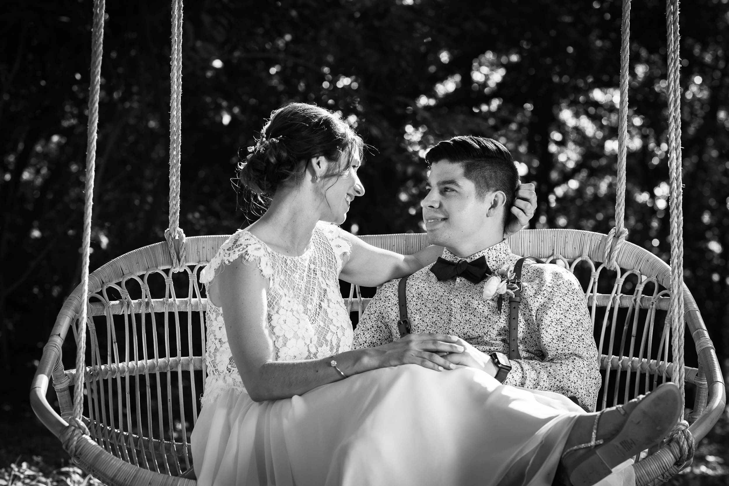 Mercury-Hall-Austin-Wedding-Photographers-outdoor-swing-wooden-romantic-bride-groom