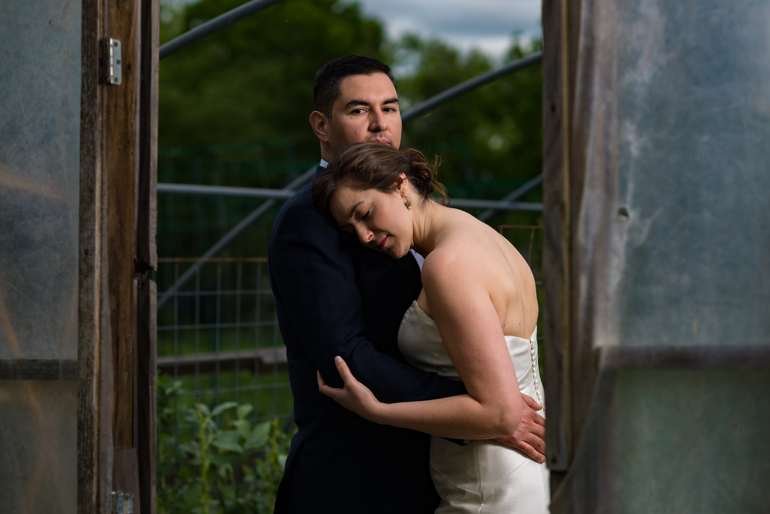 austin-wedding-photographers-east-eden-farm-portrait-embrace